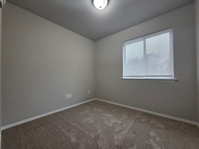 Building Photo - Tired of Apartments? Come Live In This Beauty!!