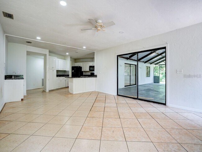 Building Photo - 5 Nottingham Way