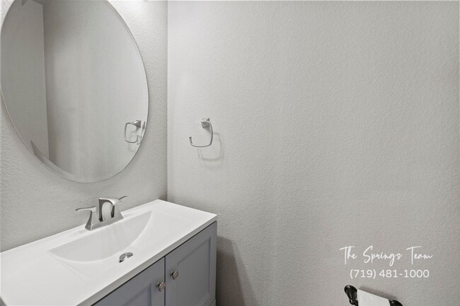 Building Photo - STUNNING 4BD HOME w/ NO ELECTRIC BILL! - Security Deposit Waiver Available