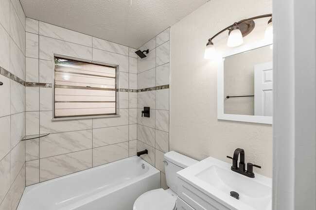 Building Photo - 4699 NW Ozmun Ave