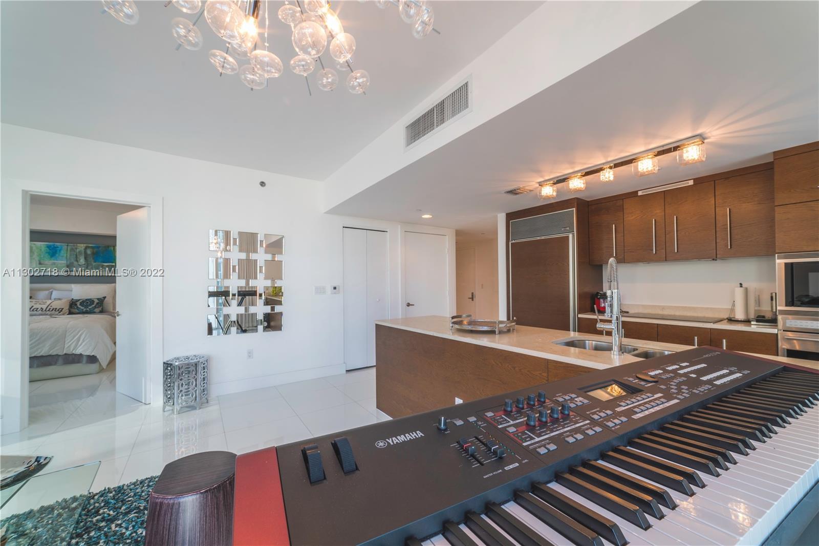 Building Photo - 475 Brickell Ave