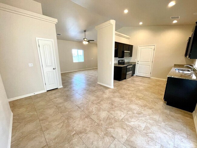 Building Photo - Centrally Located 3BR Home Near Airway Ave | Granite Kitchen, 2-Car Garage & Fenced Yard!