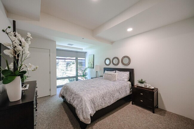 Building Photo - 7121 E Rancho Vista Dr