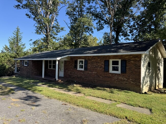 Primary Photo - 522 Pine Ave