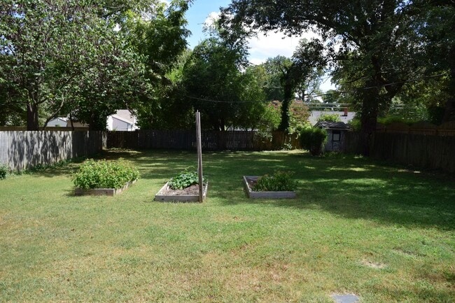 Building Photo - Nice Westend Brick home in the U of R area