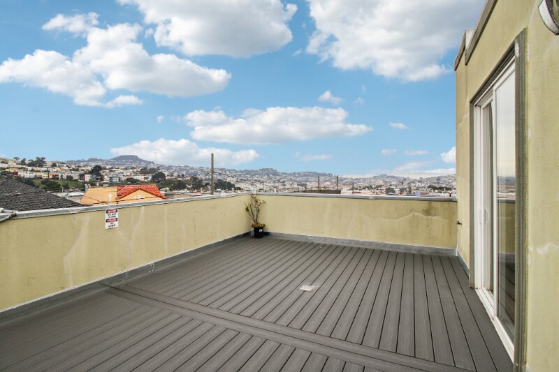 Building Photo - 163 Rae Ave