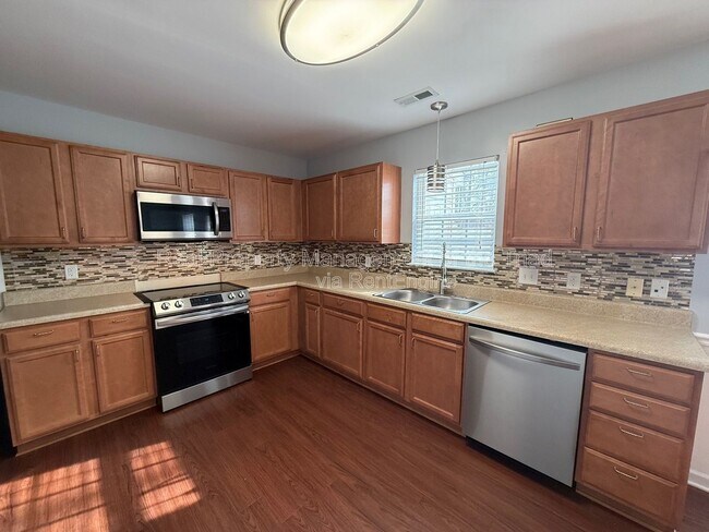 Building Photo - 6519 Ashebrooke Dr