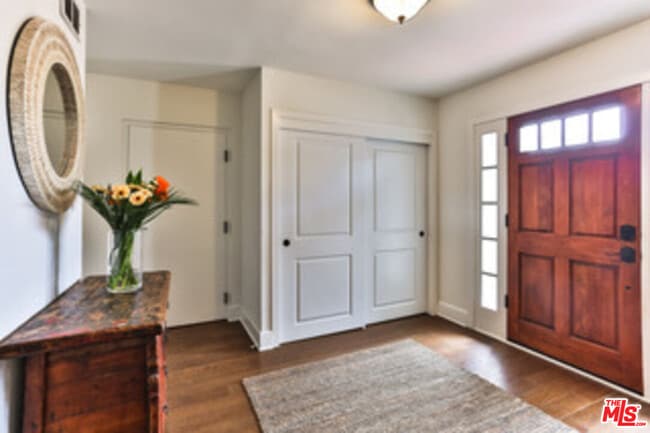 Building Photo - 218 Montreal St