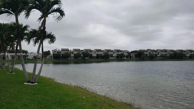 Building Photo - 10221 Fontainebleau Blvd