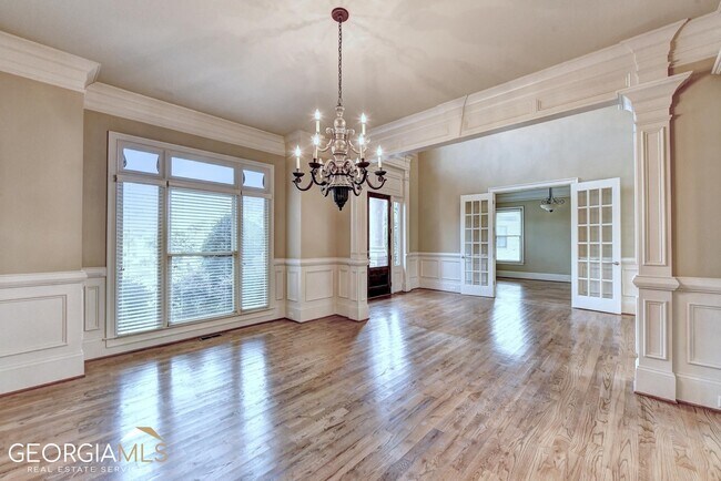 Building Photo - 8920 Doral Dr