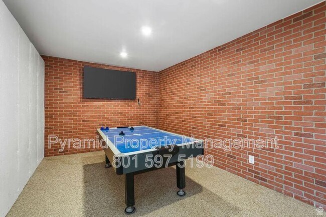 Building Photo - 14600 S Shaggy Mountain Rd