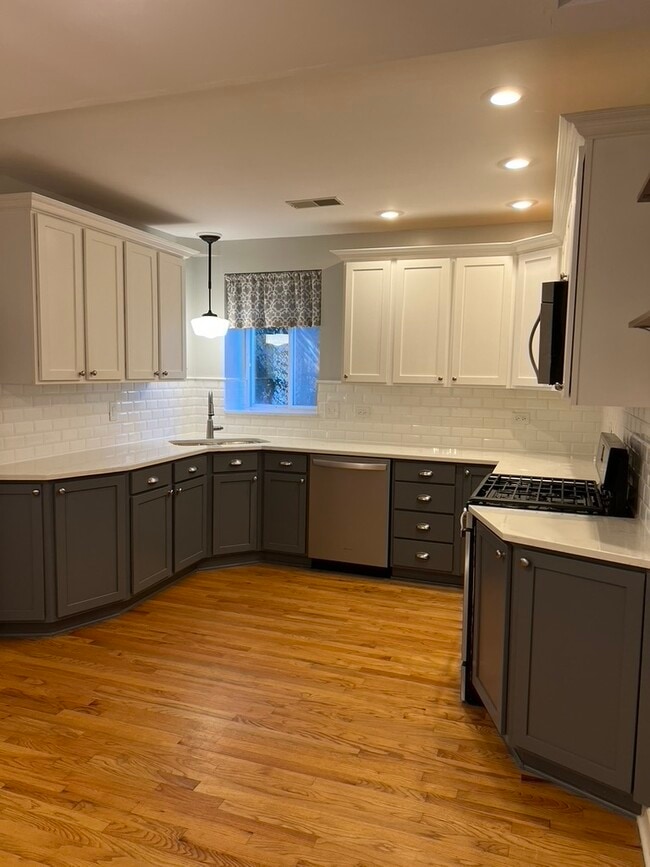 Building Photo - 4717 N Beacon St