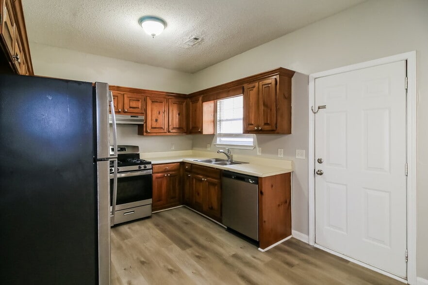 Building Photo - 120 Mann Blvd