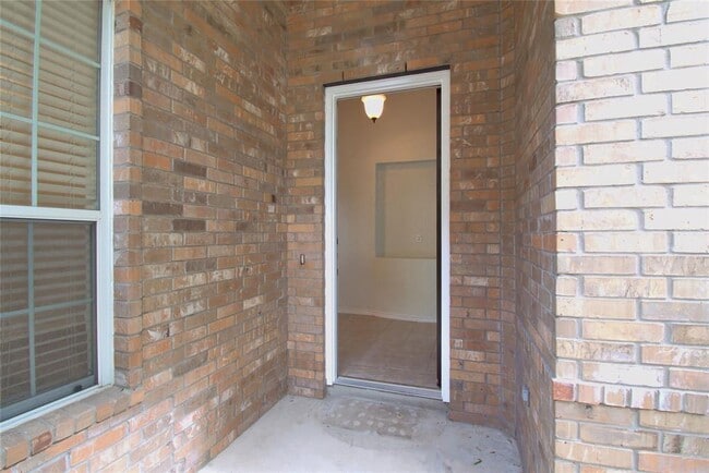 Building Photo - 125 Justin Leonard Dr
