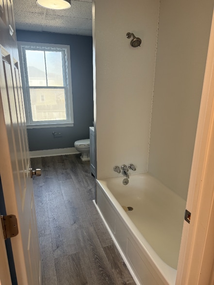 Building Photo - 538 Alden St