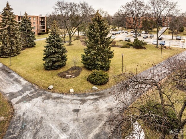 Building Photo - 1515 E Central Rd