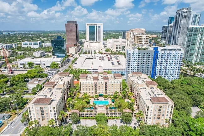 Building Photo - 520 SE 5 Ave