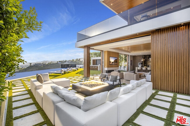 Building Photo - 1033 Somera Rd