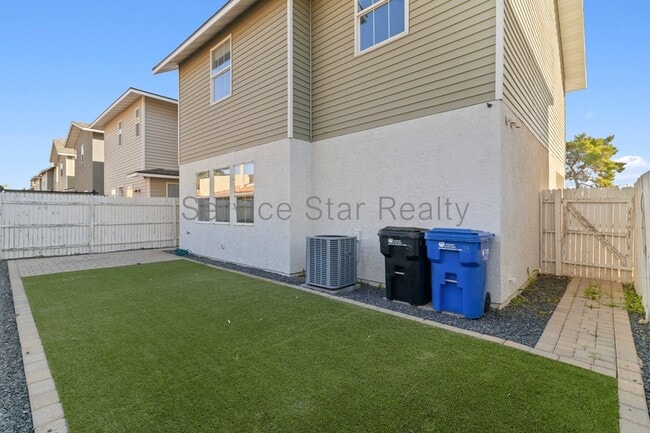 Building Photo - 3218 W Glendale Ave