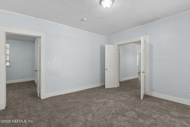 Building Photo - 421 W 18th St