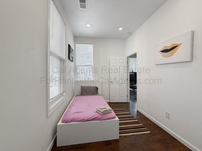 Building Photo - 1532 32nd St