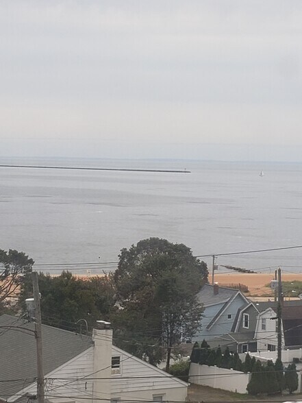 Building Photo - 19 Crest Ave