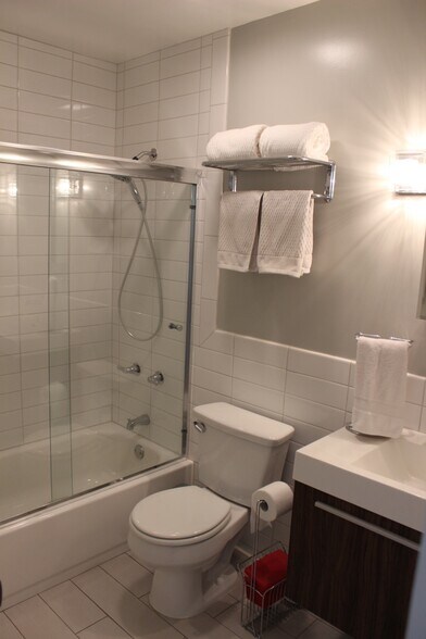 Guest Bathroom - 4911 Indian Wood Rd