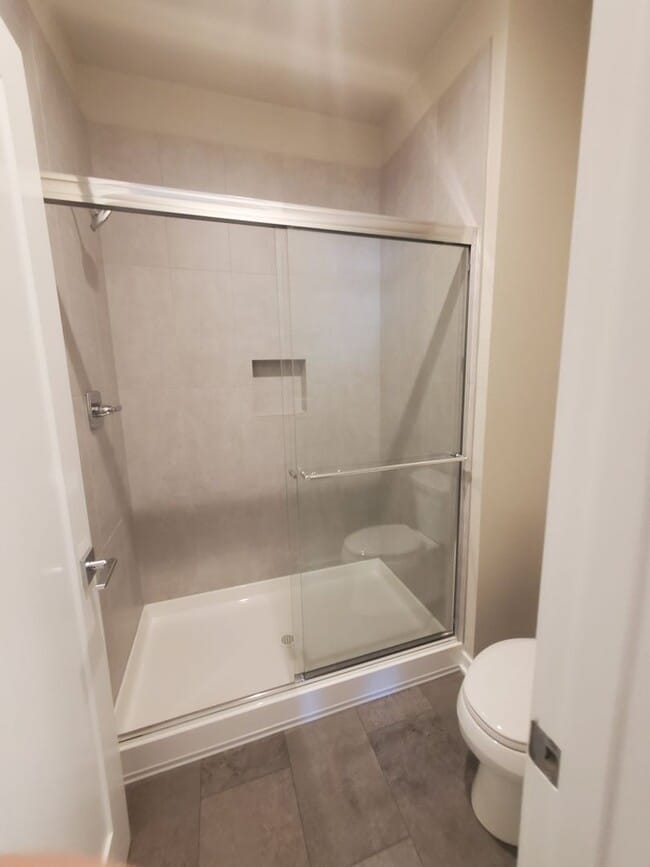 Building Photo - 3 Bedroom 3 Bath Townhouse 1st floor bed/bath