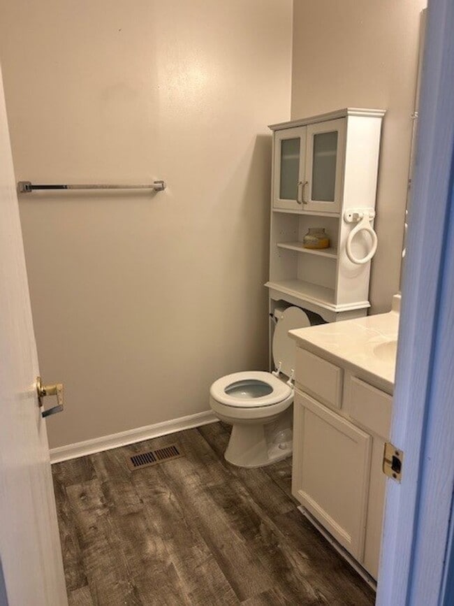 Building Photo - Beautiful 2bd 1.5 bath town home for rent ...
