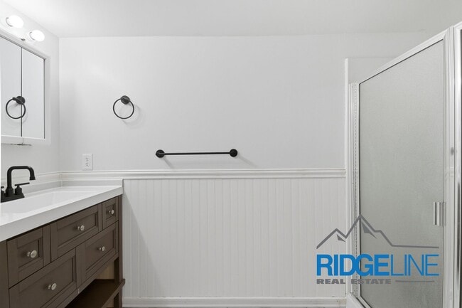 Building Photo - Immaculately Cared for Remodeled East End home