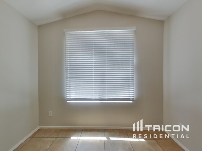 Building Photo - 3426 W Wayland Dr