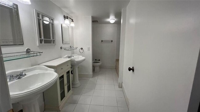 Building Photo - 2 bedroom in North miami Beach FL 33179