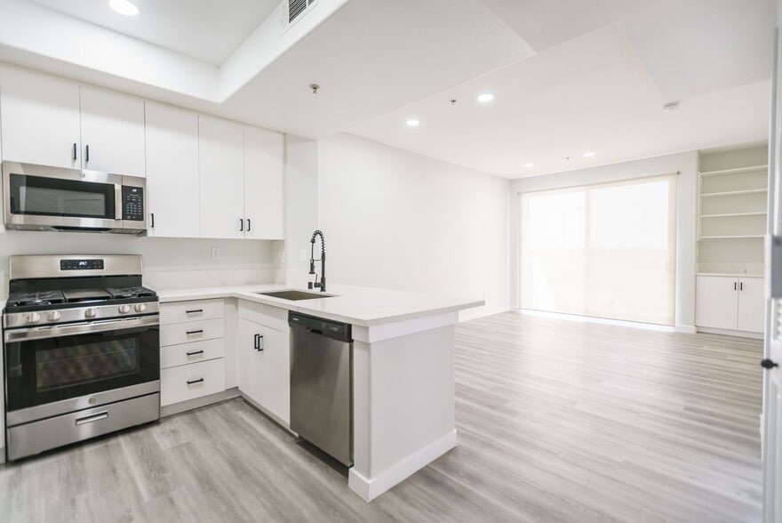 Interior Photo - 2820 Sawtelle Blvd