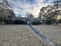 Building Photo - 501 Pinecrest Rd