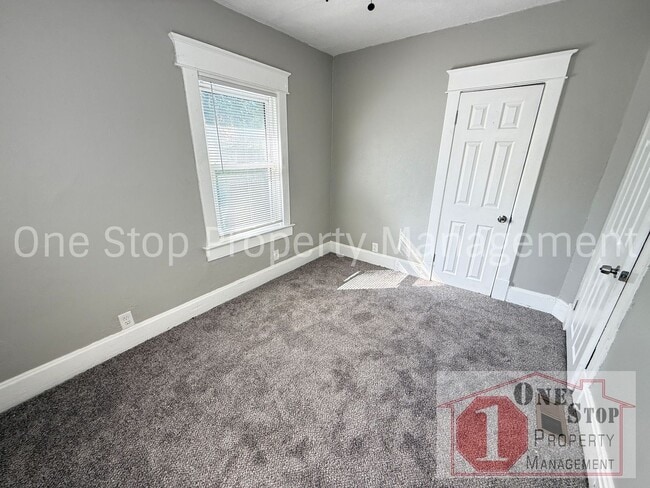 Building Photo - Spacious 3-bedroom, 2-bath in Kansas City