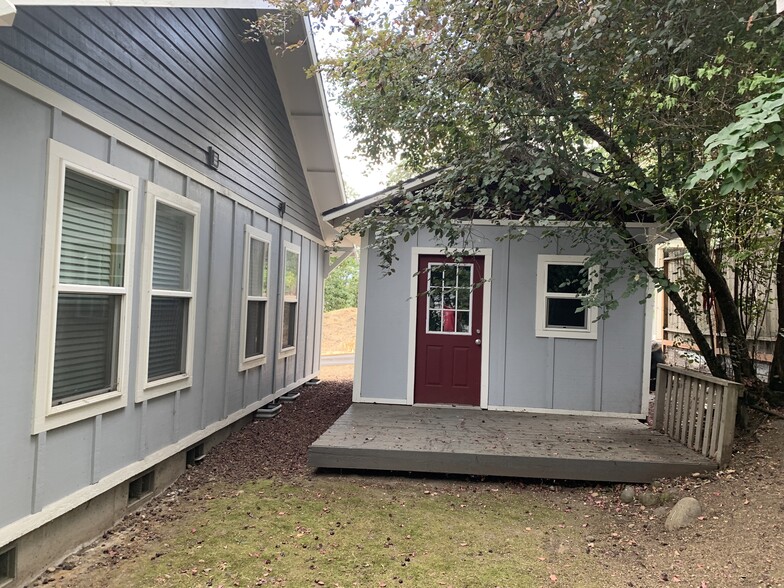 Storage shed - 1827 Wasco St