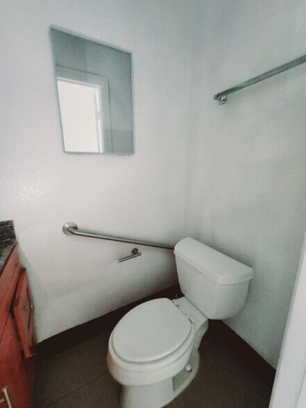 Building Photo - 2162 W Brownwood Ave