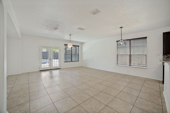 Building Photo - GORGEOUS 3-BEDROOM HOME WITH SPARKLING POOL
