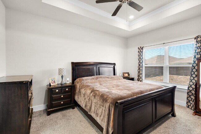 Building Photo - "Charming 4-Bed Oasis with Granite Touches in Gulf Breeze – Electric Included!"