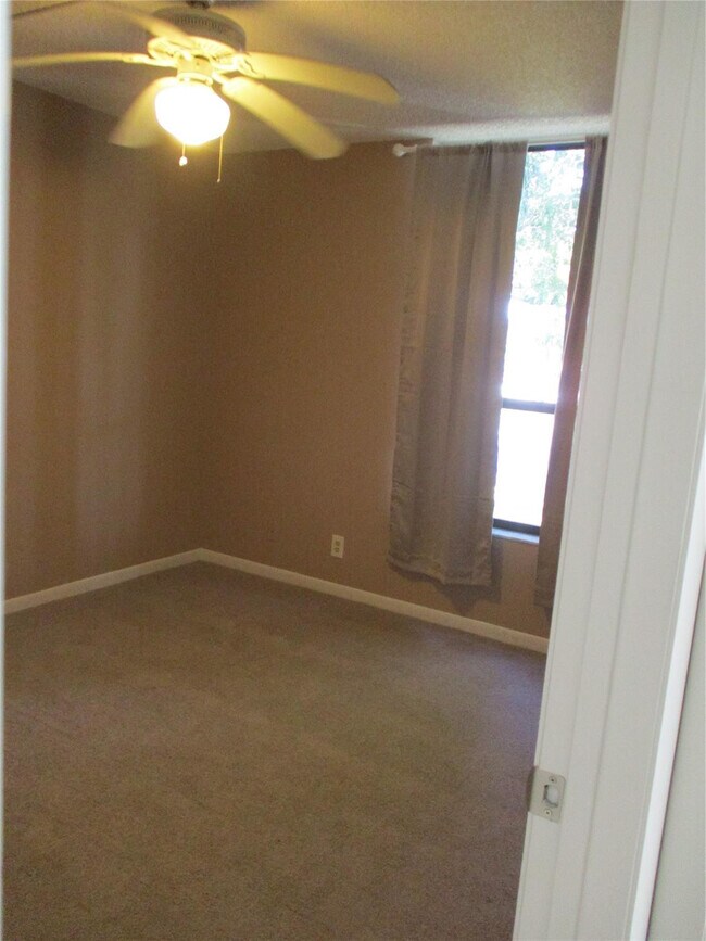 Building Photo - 6751 N University Dr