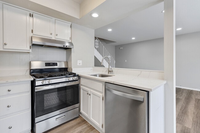 Building Photo - 262 W Inverrary Ln