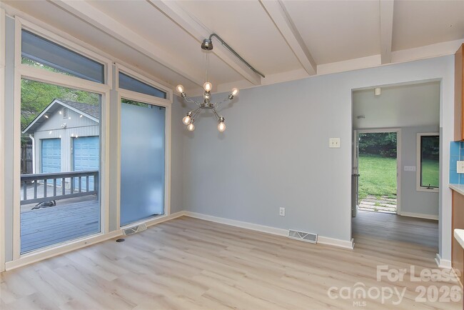 Building Photo - 3111 Spring Valley Rd