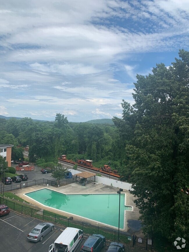 Building Photo - 1800 JPA - 6th Floor - High-Rise Renovated...