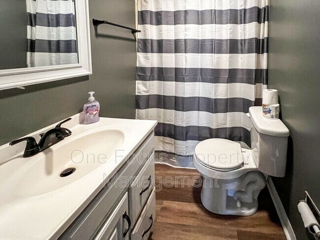 Building Photo - 1028 Park Ave