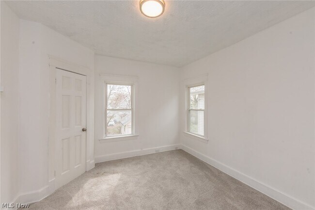 Building Photo - 1519 Ridgewood Ave