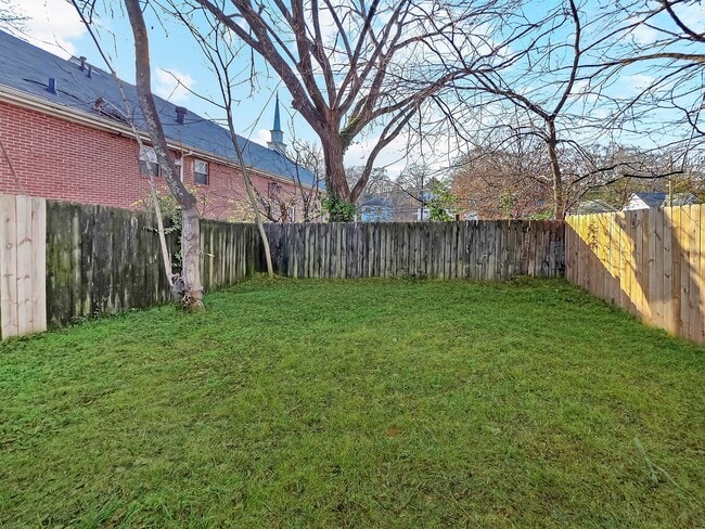 Building Photo - Recently Updated 4 Bedroom 2 Bath Ranch in the Pittsburgh area of Atlanta - Housing Vouchers Acce...