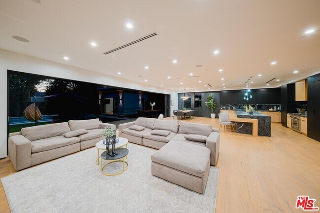 Building Photo - 5141 Varna Ave