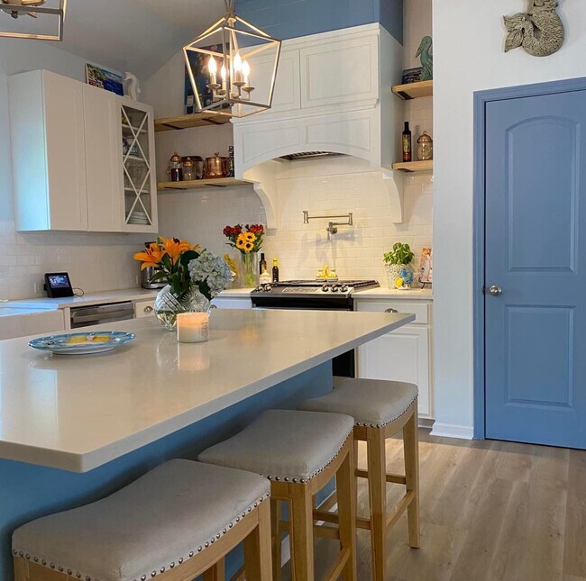 Building Photo - 22 Charter Cir