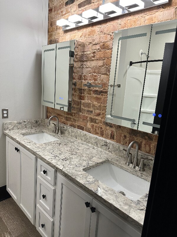 Building Photo - 430-432 Main St