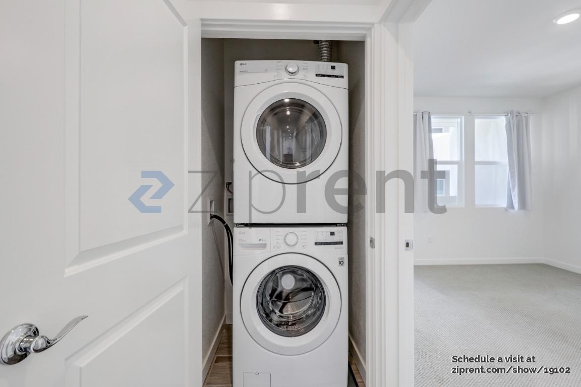 Building Photo - 2700 Wildflower Sta Pl